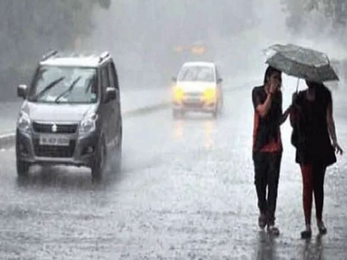 Delhi NCR Weather Update: दिल्ली-एनसीआर में आज भी झमाझम बरसेंगे बदरा, इस तारीख तक रहेगी राहत; जान लें ताजा अपडेट