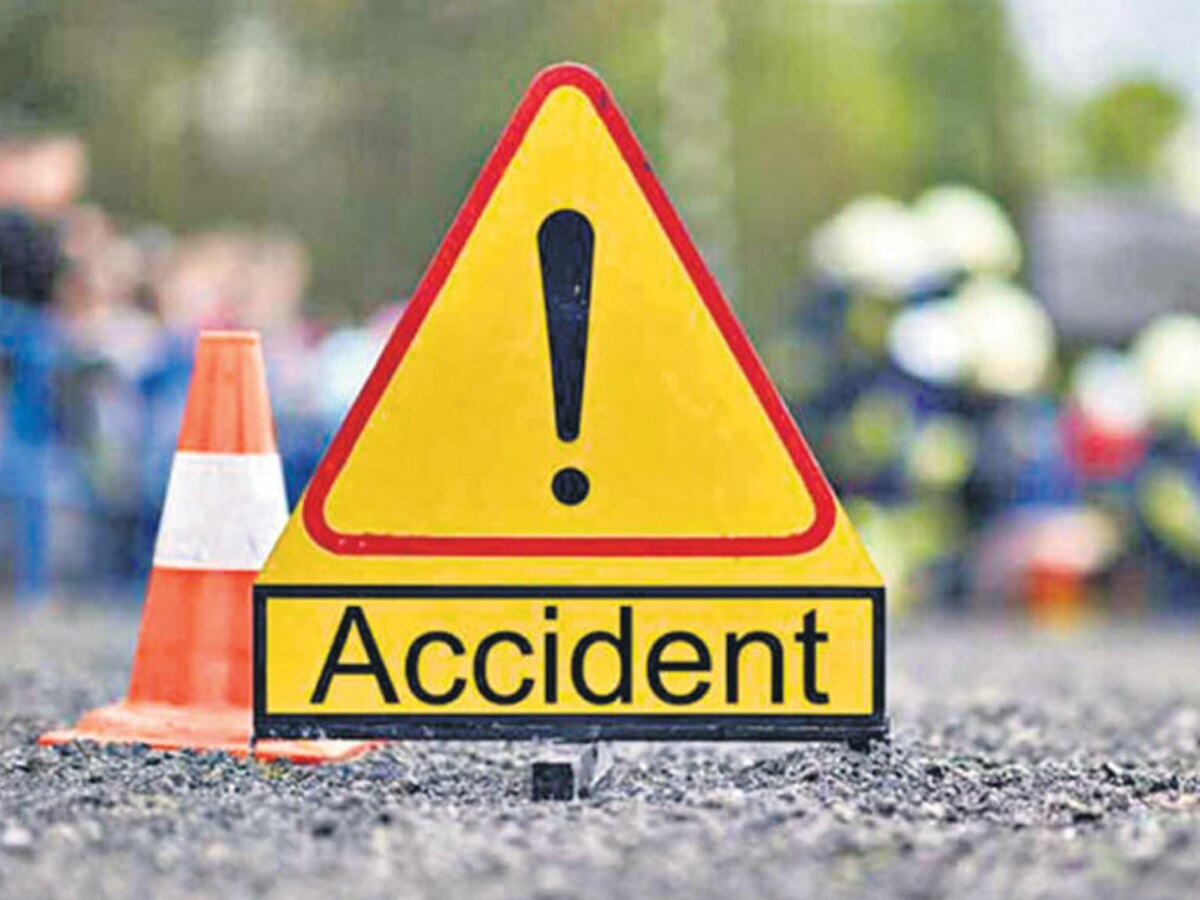 Bus Accident in Satna: मोबाइल पर बात करते हुए ड्राइवर ने खोया कंट्रोल, अनियंत्रित होकर पलटी बस, 10 यात्री घायल