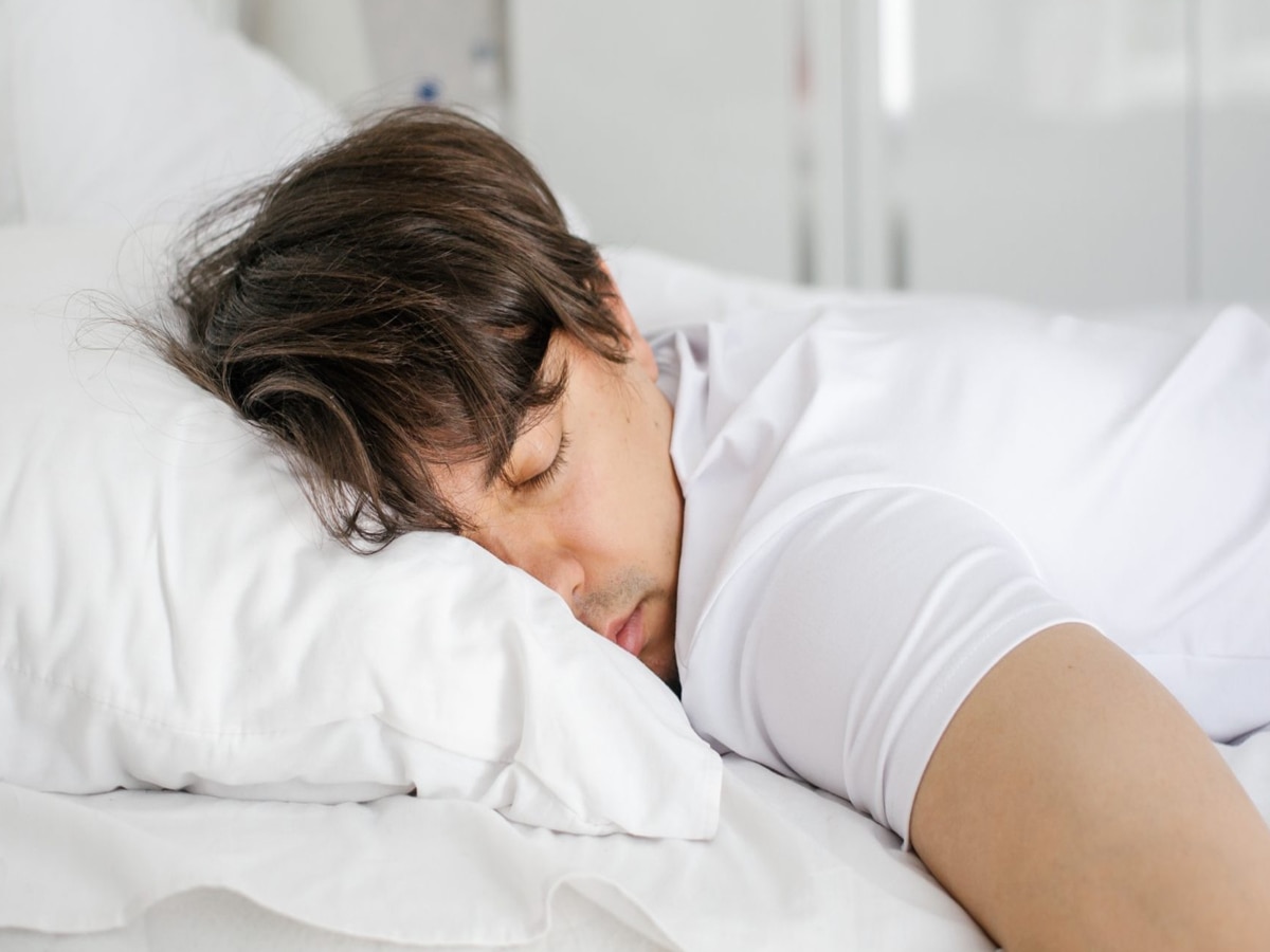 Sleep Benefits: कितनी देर सोना चाहिए? जानें सही मात्रा में सोने के फायदे