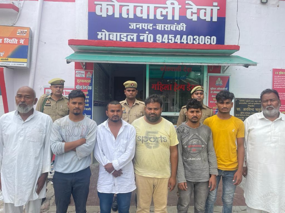 पुलिस की गिरफ्त में आरोपी. 