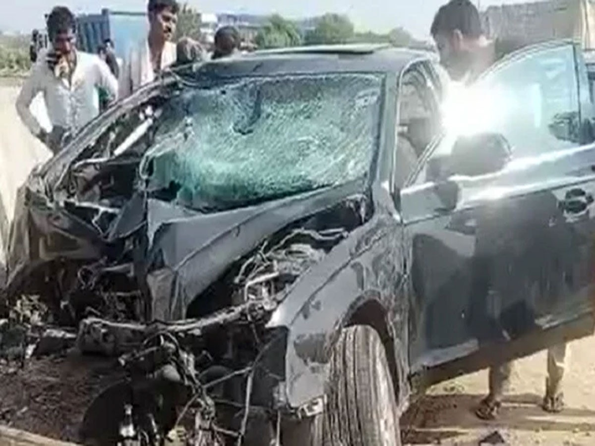 जयपुर में डिवाइडर से टकराई ऑडी कार, हादसे में  4 की मौत, एयरबैग भी नहीं आया काम 