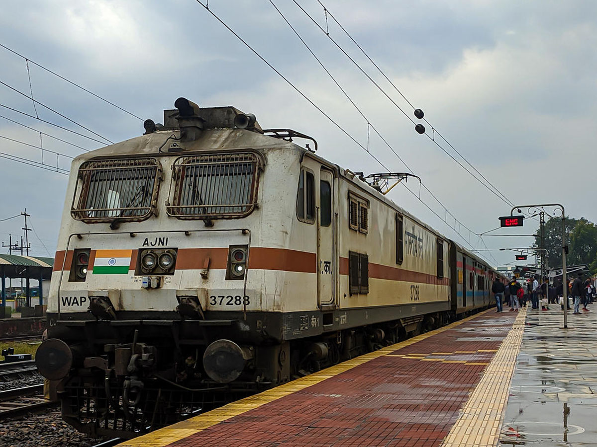 Indian Railways Interesting Facts platforms at 2 km distance at barauni