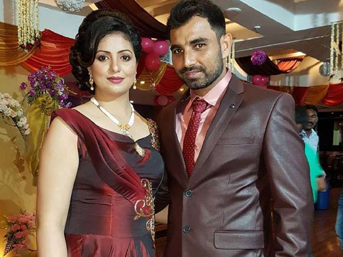 Hasin Jahan ने शमी के खिलाफ खटखटाया सुप्रीम कोर्ट का दरवाजा, लगाया ये संगीन आरोप Hasin Jahan ने शमी के खिलाफ खटखटाया सुप्रीम कोर्ट का दरवाजा, लगाया ये संगीन आरोप