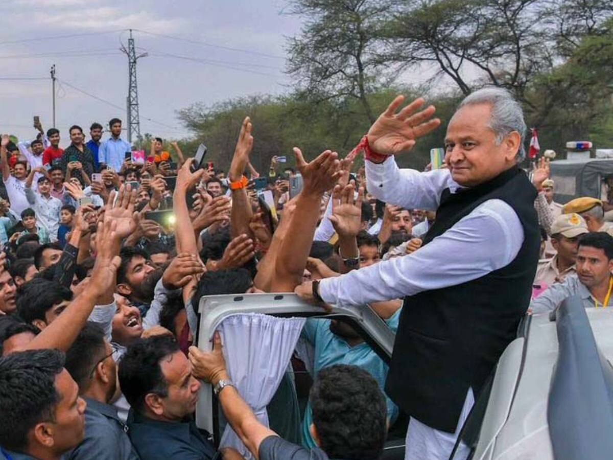 Celebration in Karnataka on Ashok Gehlot birthday CM celebrated special