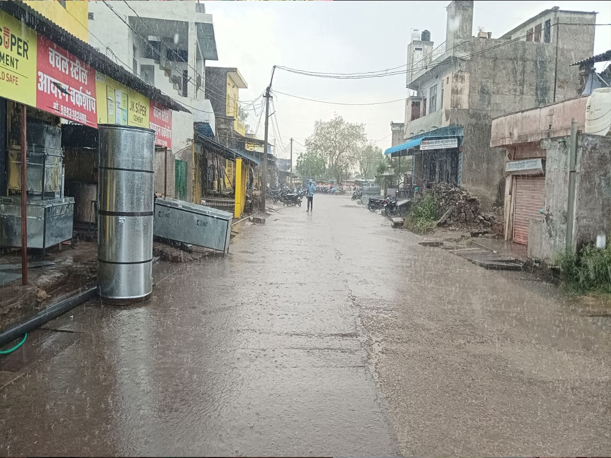 Sawai Madhopur news: पश्चिमी विक्षोभ का असर, 1 घंटा जमकर बरसे बादल