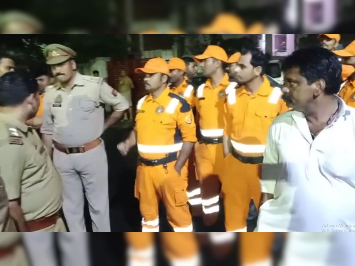 Lucknow News: सरकारी मकान की छत गिरने से हादसा, कई लोगों के दबे होने की आशंका, राहत कार्य जारी