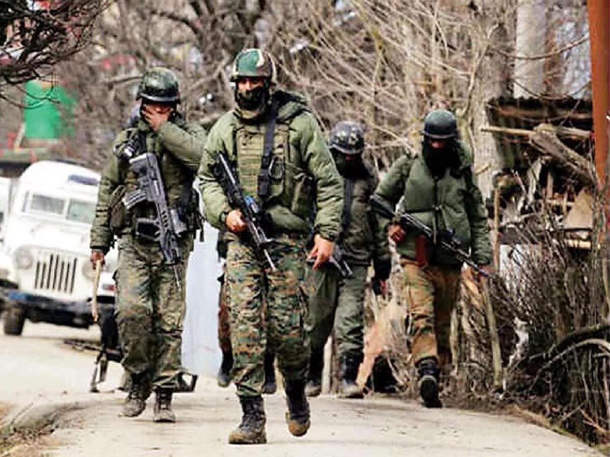 Baramulla Encounter: जम्मू कश्मीर के बारामूला में सुरक्षाबलों ने दो आतंकवादियों को किया ढेर, गोला-बारूद बरामद 