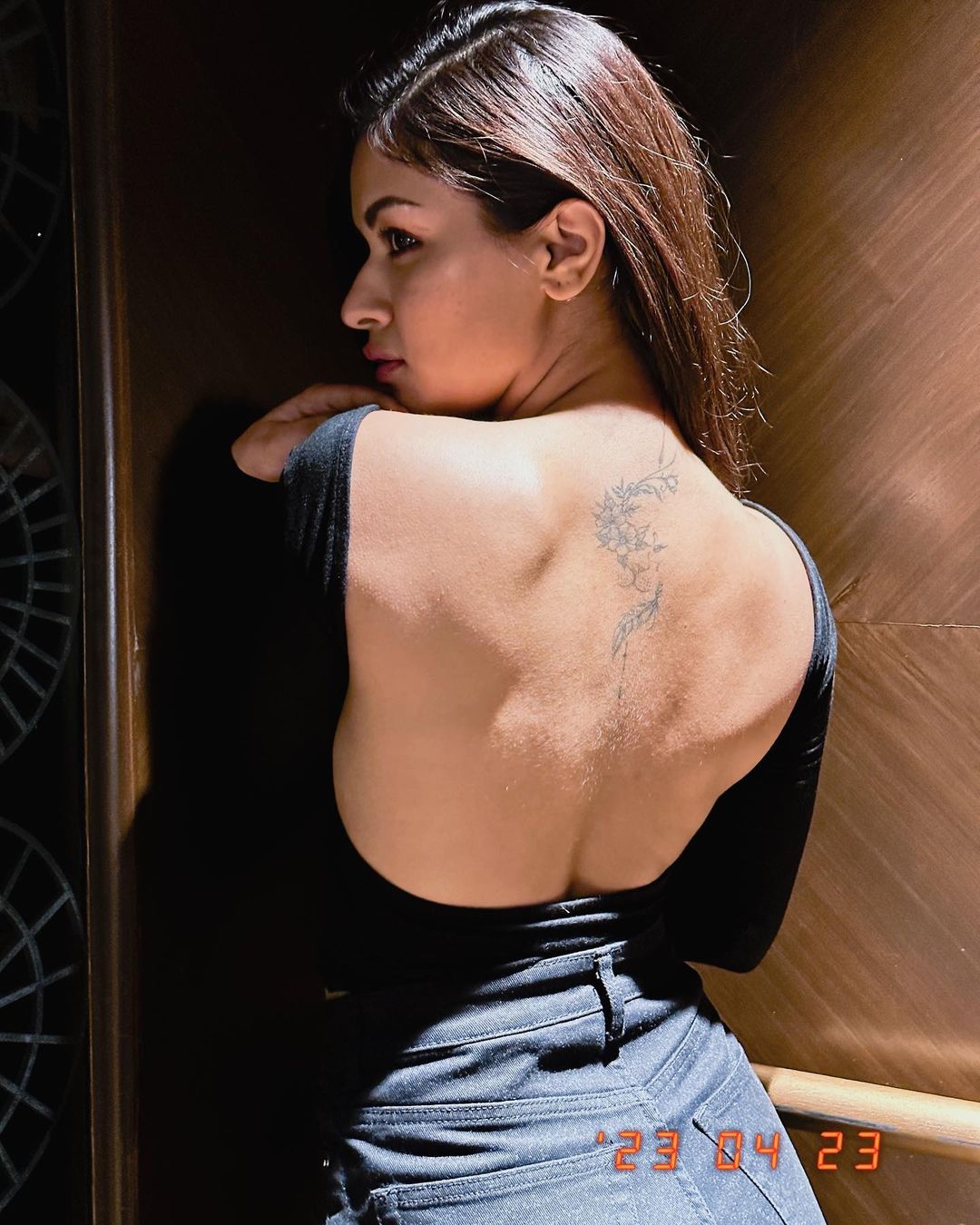 Avneet Kaur flaunts her thigh tattoo in latest video watch