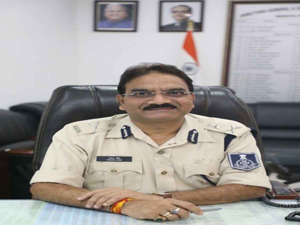 MP के IPS अफसर को पसंद आई राजनीति, BJP के टिकट से चुनाव लड़ने का बनाया मन!