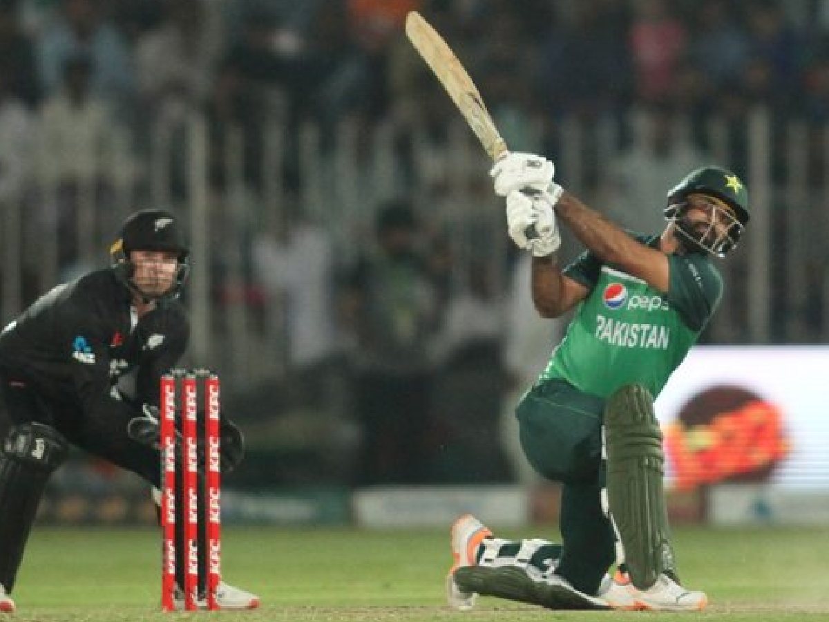 PAK vs NZ, 3rd ODI: न्यूजीलैंड का सूपड़ा साफ करने की ओर पाकिस्तान, 12 साल में पहली बार हारी कीवी टीम