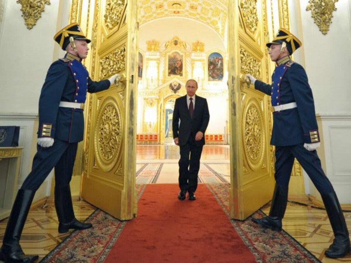 Putin House kremlin tight security Atomic Attack will be fail here | Putin  Security: बंकर, सुरंगें, एटम बम भी फेल...कैसा है पुतिन का हाईटेक सिक्योरिटी  वाला घर | Hindi News, दुनिया