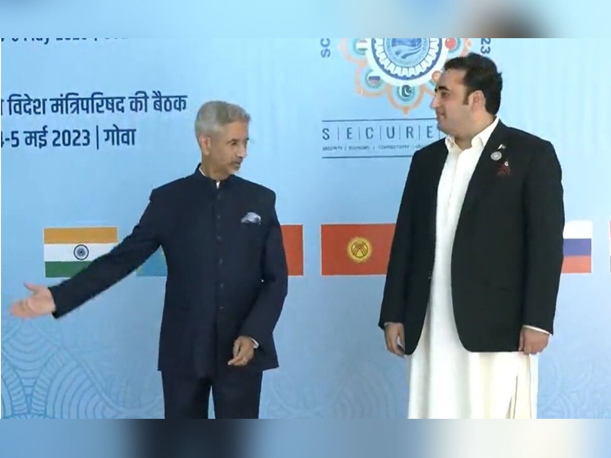 एक दूसरे के सामने हाथ जोड़े दिखे भारत-पाक विदेश मंत्री, मीटिंग जयशंकर ने किया 'पाक' पर हमला