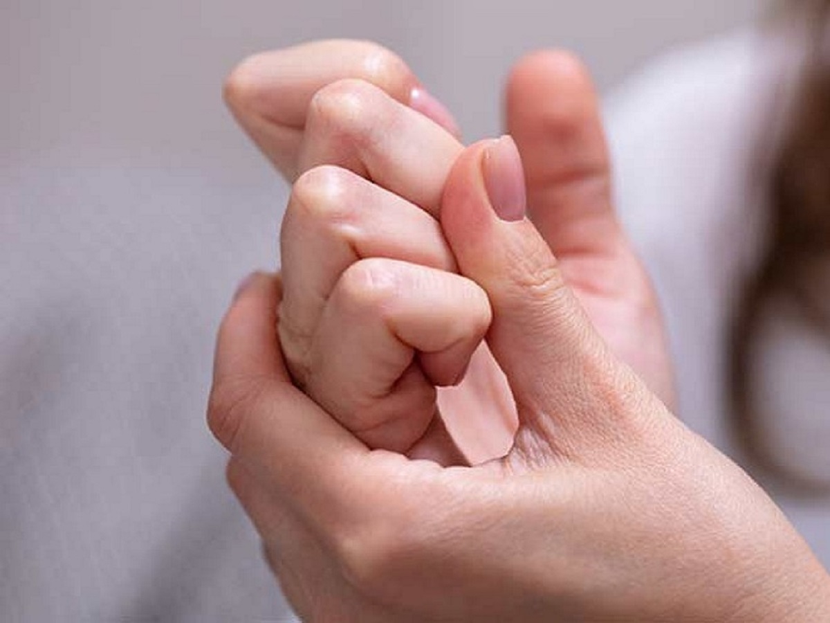Cracking Knuckles Side Effects harms of finger snapping can be harmful ...
