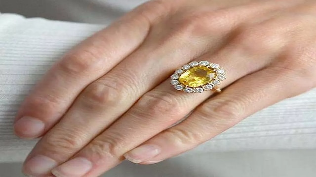 Yellow sapphire hotsell in hindi