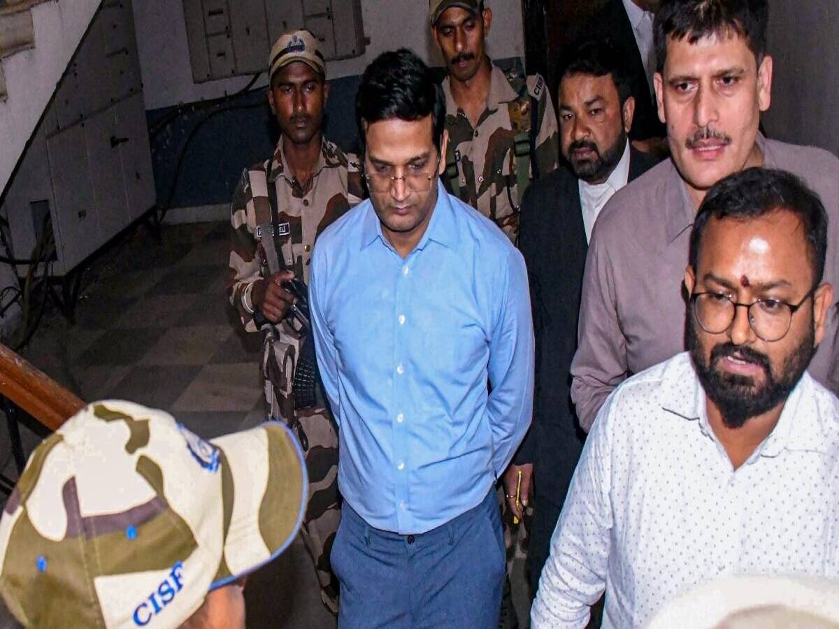 गिरफ्तारी के बाद निलंबित हुए झारखंड के आईएएस अधिकारी छवि रंजन