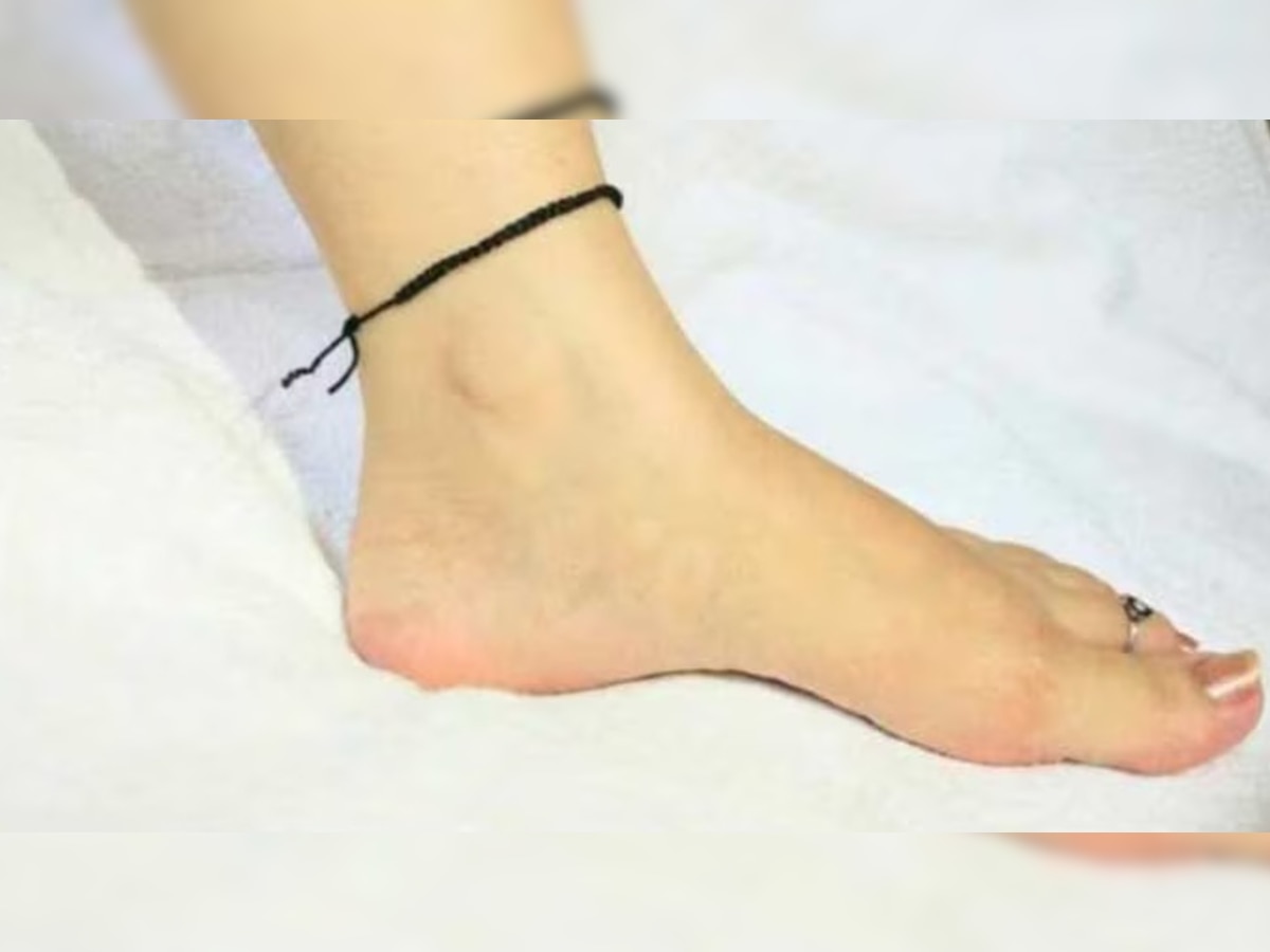 Black Thread: भूलकर भी न बांधे हाथ और पैर में काला धागा, बढ़ा सकता है आपकी चिंता