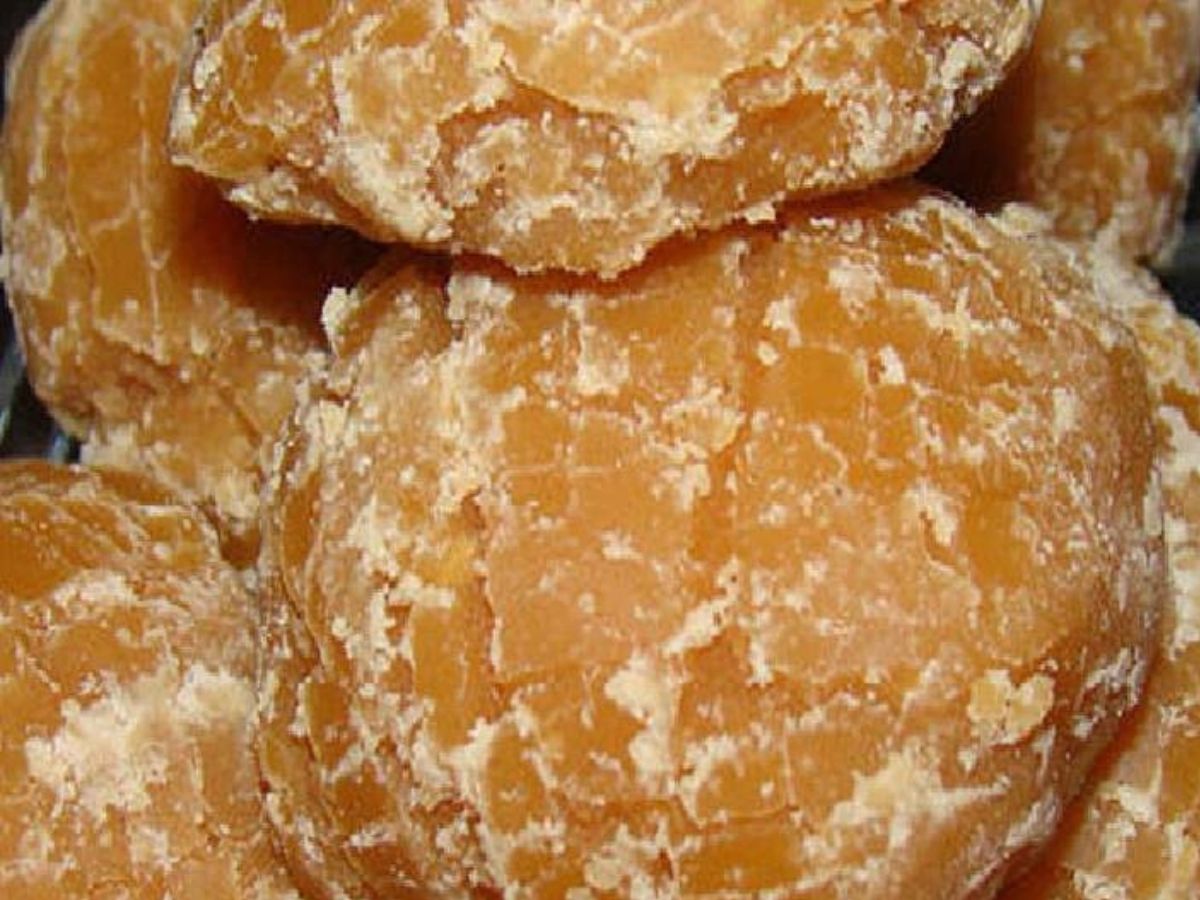 गुड़ जरूर खाएं