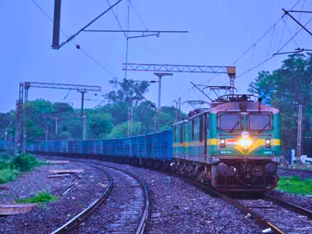 Super Vasuki Is The Longest Freight Train Of India | ये है भारत की सबसे ...