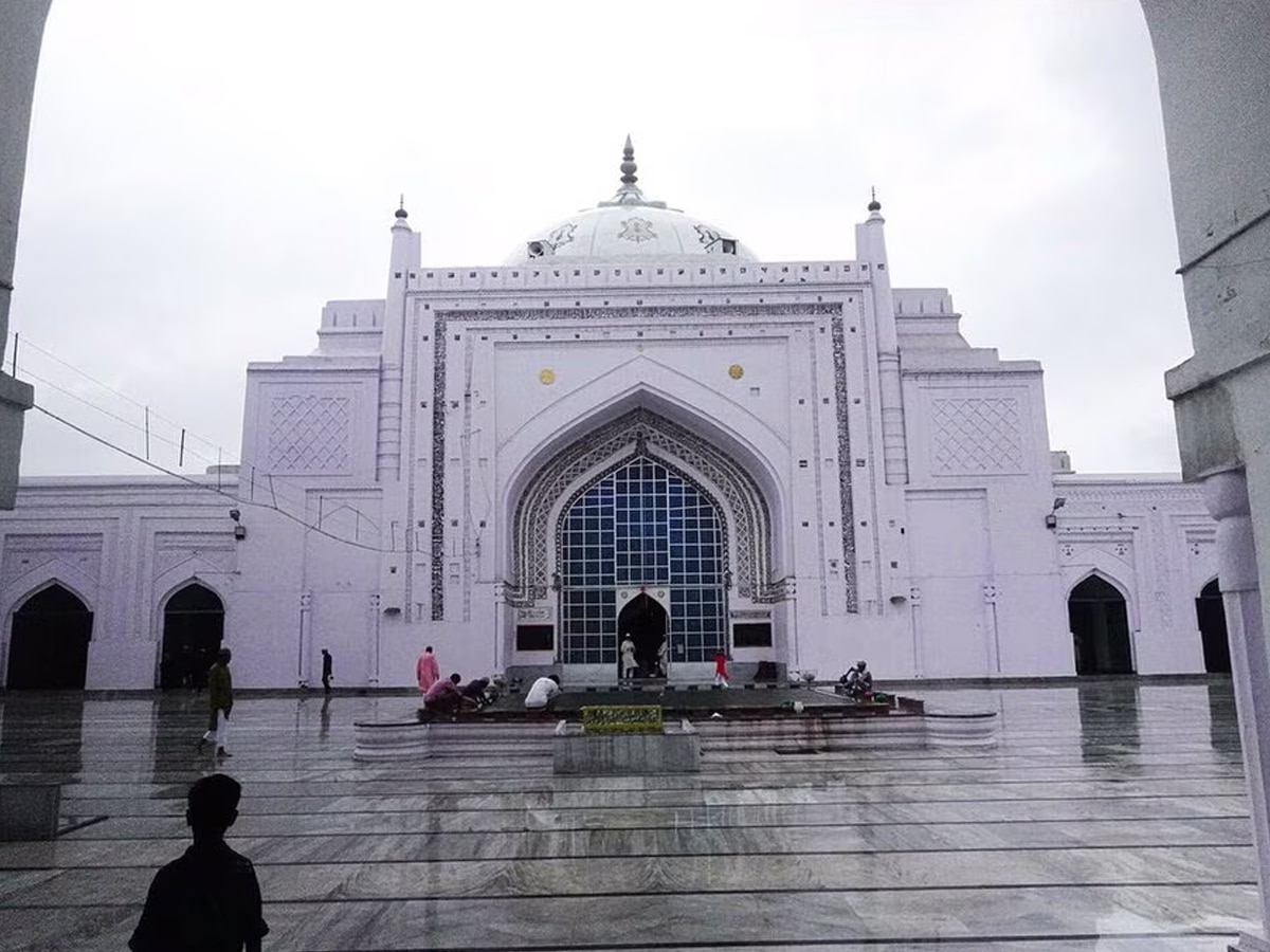 बदायूं जामा मस्जिद को बताया नीलकंठ महादेव मंदिर, ASI सर्वेक्षण के लिए तैयार