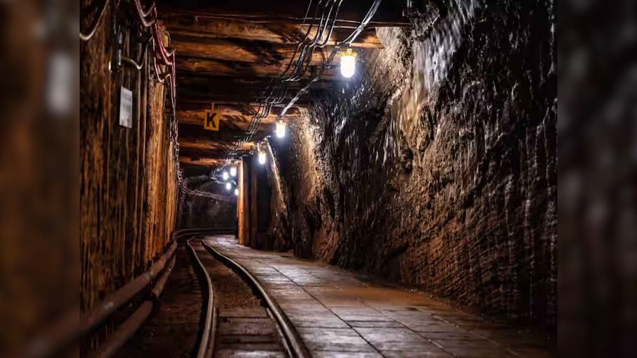 Peru Fierce fire in gold mine, 27 killed, deadliest mining accident in ...