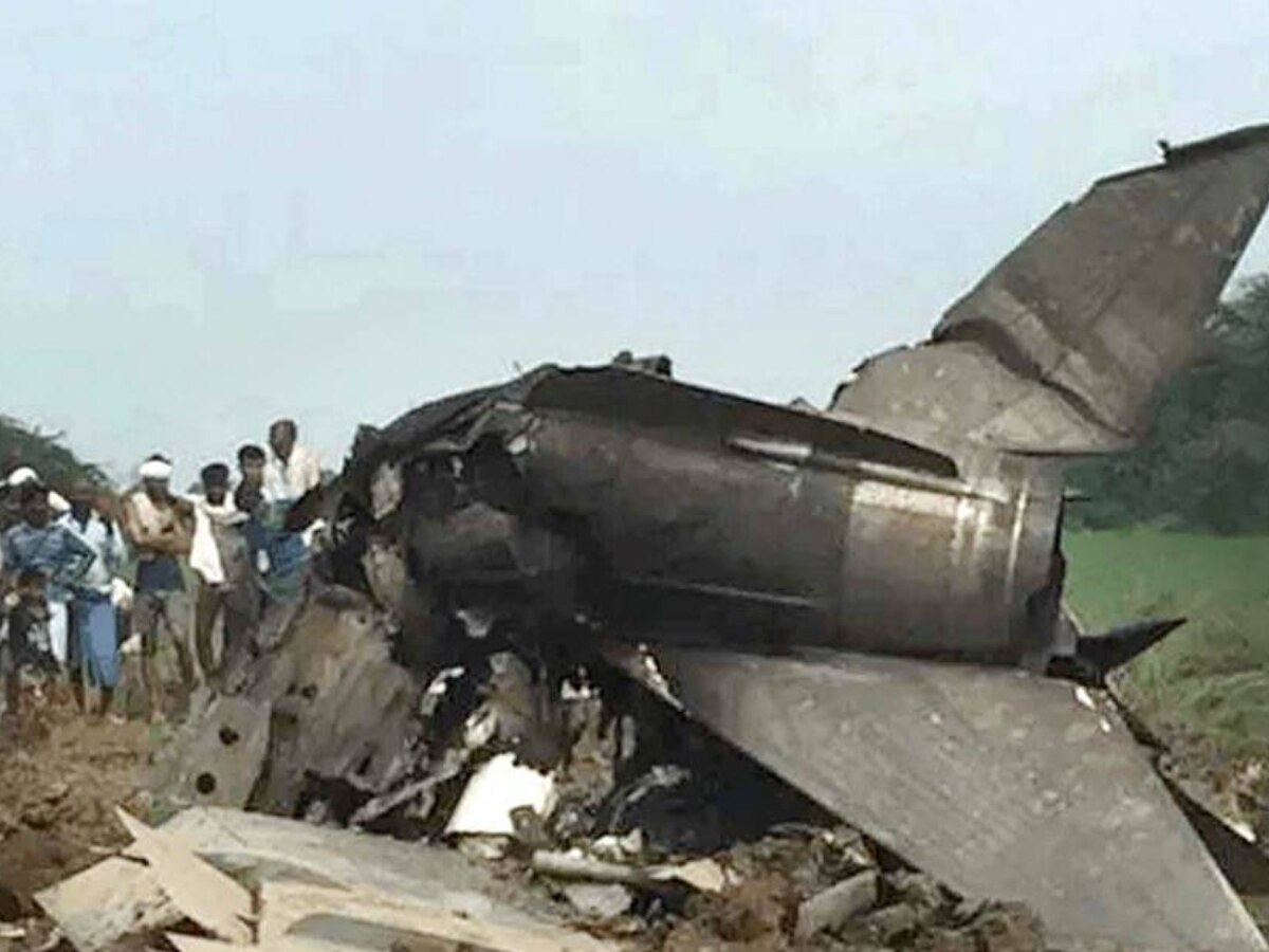 MIG-21 Crash: भारतीय वायुसेना का मिग-21 विमान क्रैश, 4 ग्रामीणों की मौत, पायलट सुरक्षित