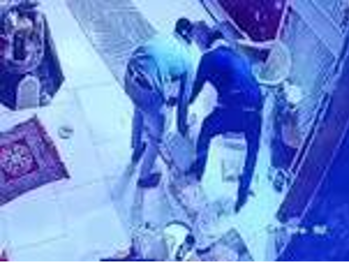 Delhi Temple Theft: वसंत कुंज में मंदिर से कैश, मुकुट समेत 10 किलो घी चुरा ले गए चोर, CCTV में कैद वारदात 