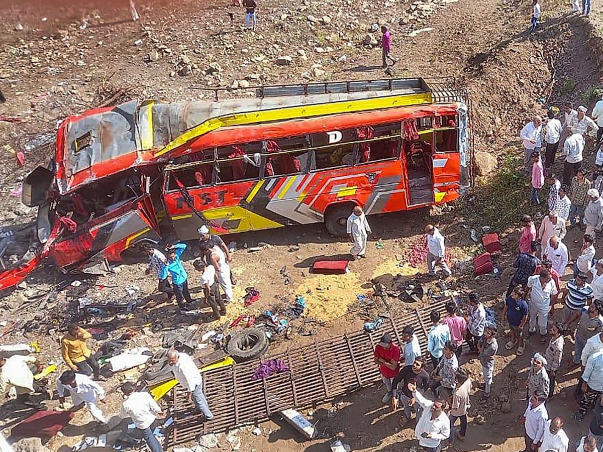 Khargone Bus Accident: खरगोन बस हादसे मरने वालों की तादाद हुई 22, CM ने किया 4-4 लाख मुआवजे का ऐलान