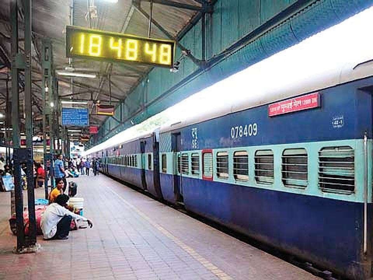 Railways Rule: टिकट लेने के बाद भी प्लेटफॉर्म पर लगेगा भारी जुर्माना! जान लें रेलवे का यह नियम