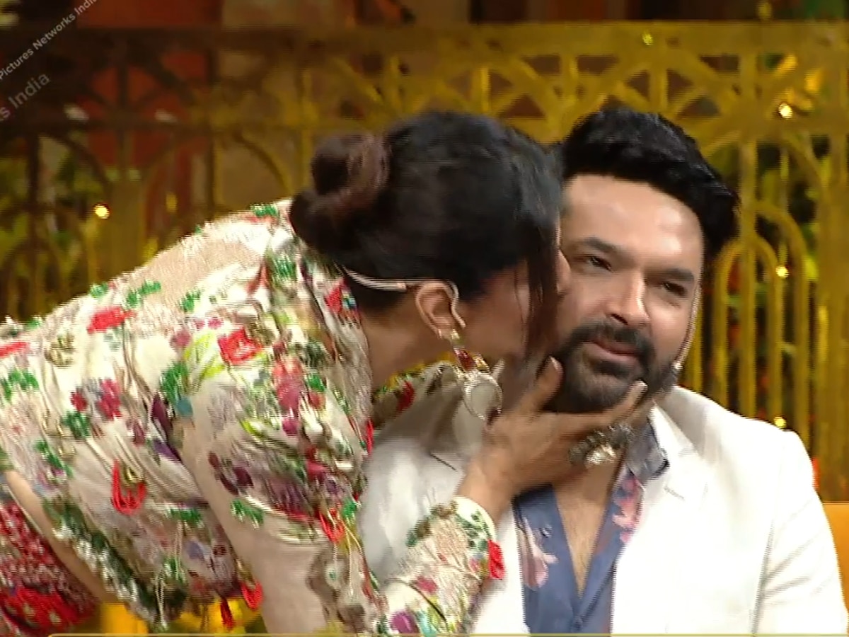 The Kapil Sharma Show: रवीना टंडन ने कपिल शर्मा को कैमरे के सामने किया किस, यूजर हुए हैरान
