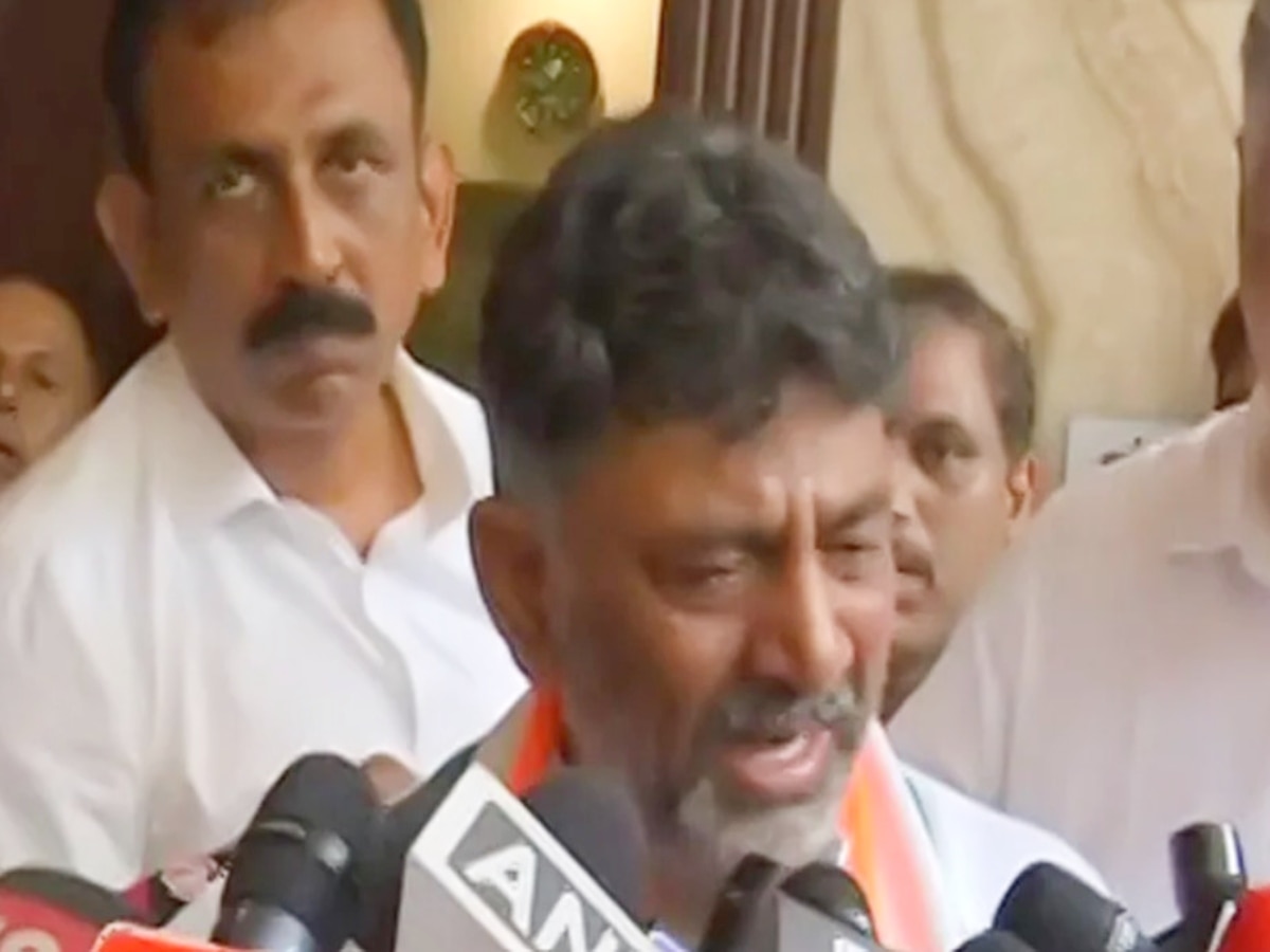 Karnataka Election Result: रुझानों में कांग्रेस की जीत के बाद भावुक हुए डीके शिवकुमार, रोते हुए कही ये बात 