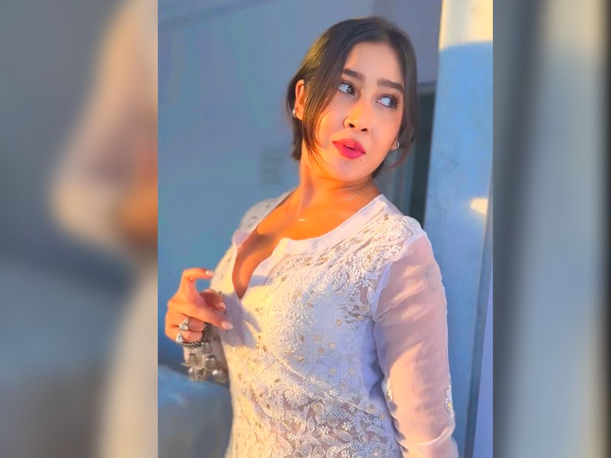 Sofia Ansari crossed limits of boldness hot video went viral | Sofia