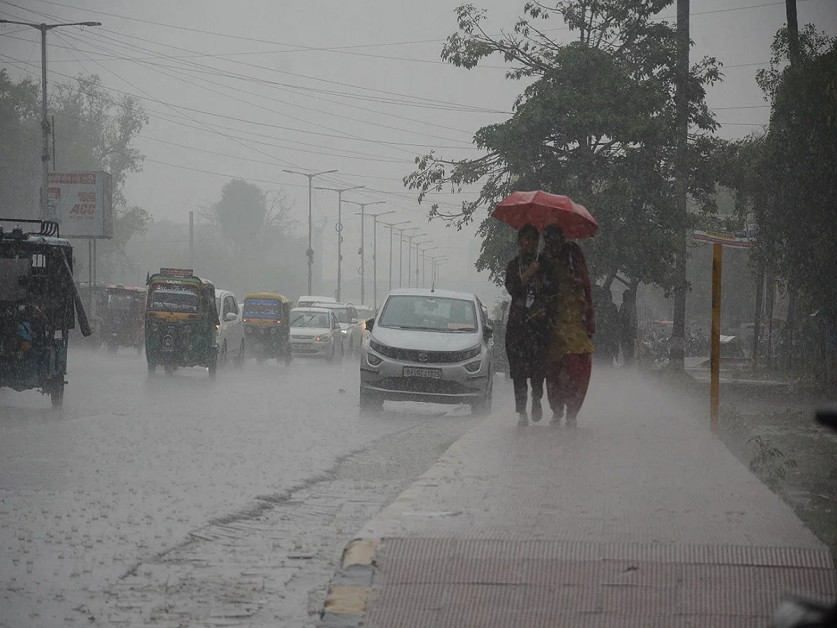 बिहार में मोका तूफान का असर! कई शहरों में तेज हवा के साथ हुई बारिश, मौसम विभाग ने जारी किया अलर्ट
