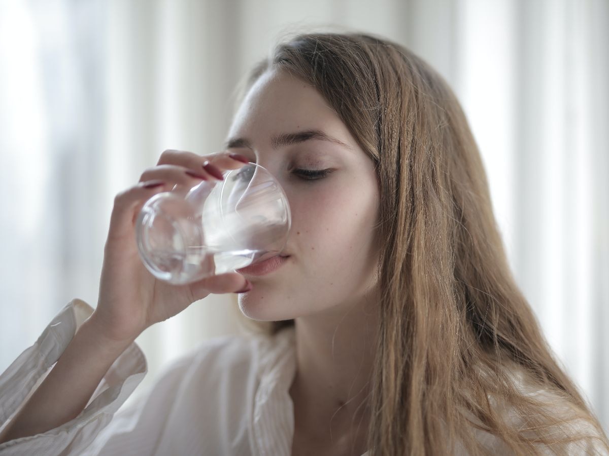 हद से ज्यादा पानी पीने के होते हैं कई नुकसान, दे सकता है कई बीमारियों को न्योता