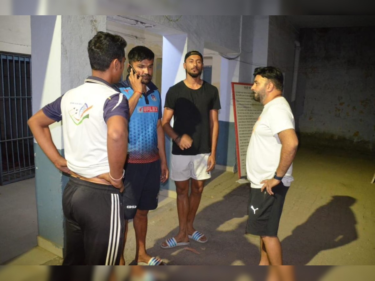 Meerut: मेरठ पुलिस के जवानों ने अंडर 19 क्रिकेटरों को पीटा, एसपी ने किया सस्पेंड