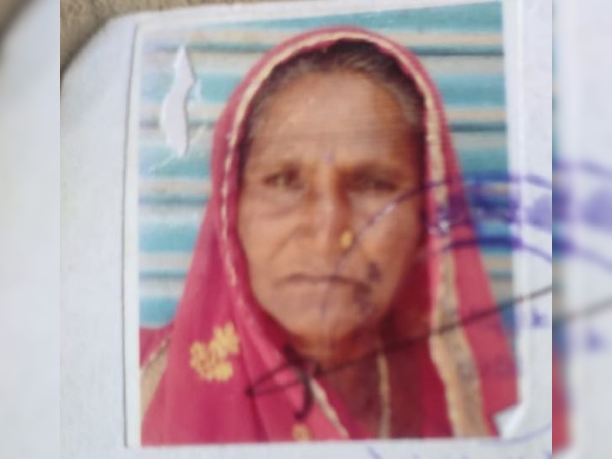मिर्जापुर में ट्रेन के चपेट में आने से दादी पोते की मौत, जरा सी लापरवाही में बड़ा हादसा