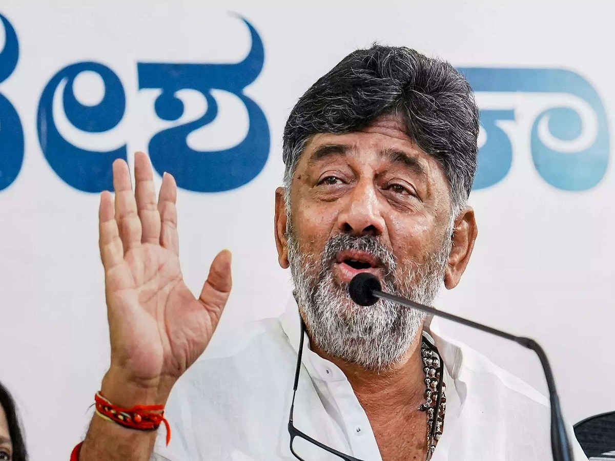 कर्नाटक : कांग्रेस आलाकमान ने सिद्धारमैया के बाद अब शिवकुमार को दिल्ली बुलाया