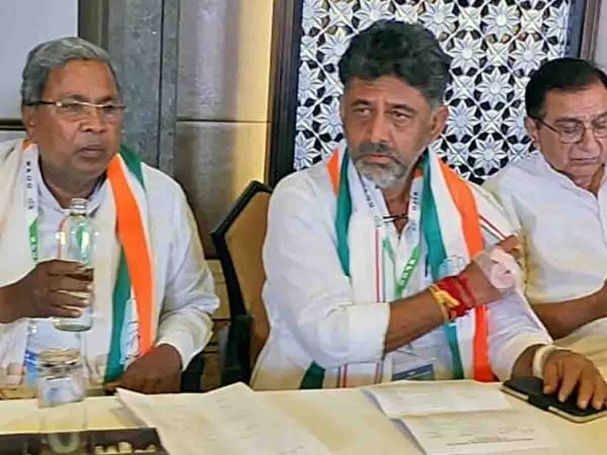 Karnataka Politics : ସଫଳତା ପରେ ବି ଛିଣ୍ଡୁନି ଅଙ୍କ, ମୁଖ୍ୟମନ୍ତ୍ରୀ ଆସନ ପାଇଁ କାହାର ପଲ୍ଲା ରହିବ ଭାରି; କାହା ମୁଣ୍ଡରେ ସୁନା କଳସ ଢାଳିବ କଂଗ୍ରେସ