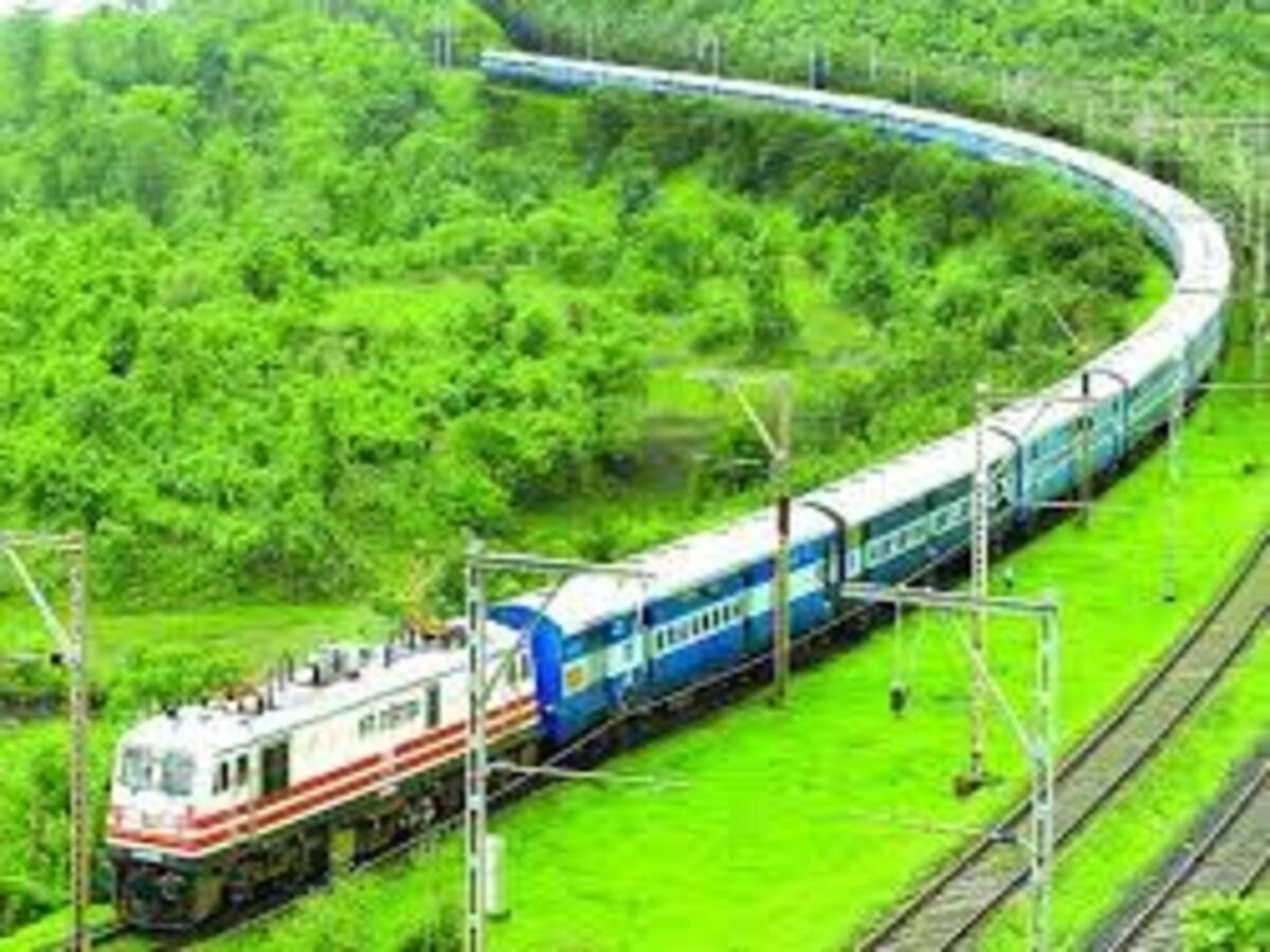  Indian Railway: ଦେଶର କେଉଁ ମାର୍ଗରେ ସର୍ବାଧିକ ବେଗରେ ଚାଲିଥାଏ ଟ୍ରେନ? ସ୍ପୀଡ ଶୁଣିଲେ ଉଡ଼ିଯିବ ହୋସ
