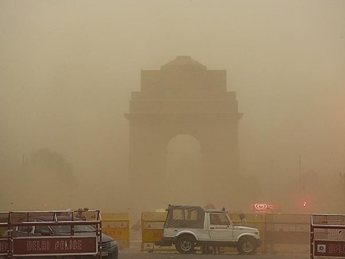 Delhi Weather Update: धूल भरी आंधी से अस्त-व्यस्त दिल्ली, सावधानी न बरतने पर हो सकती हैं ये बीमारियां