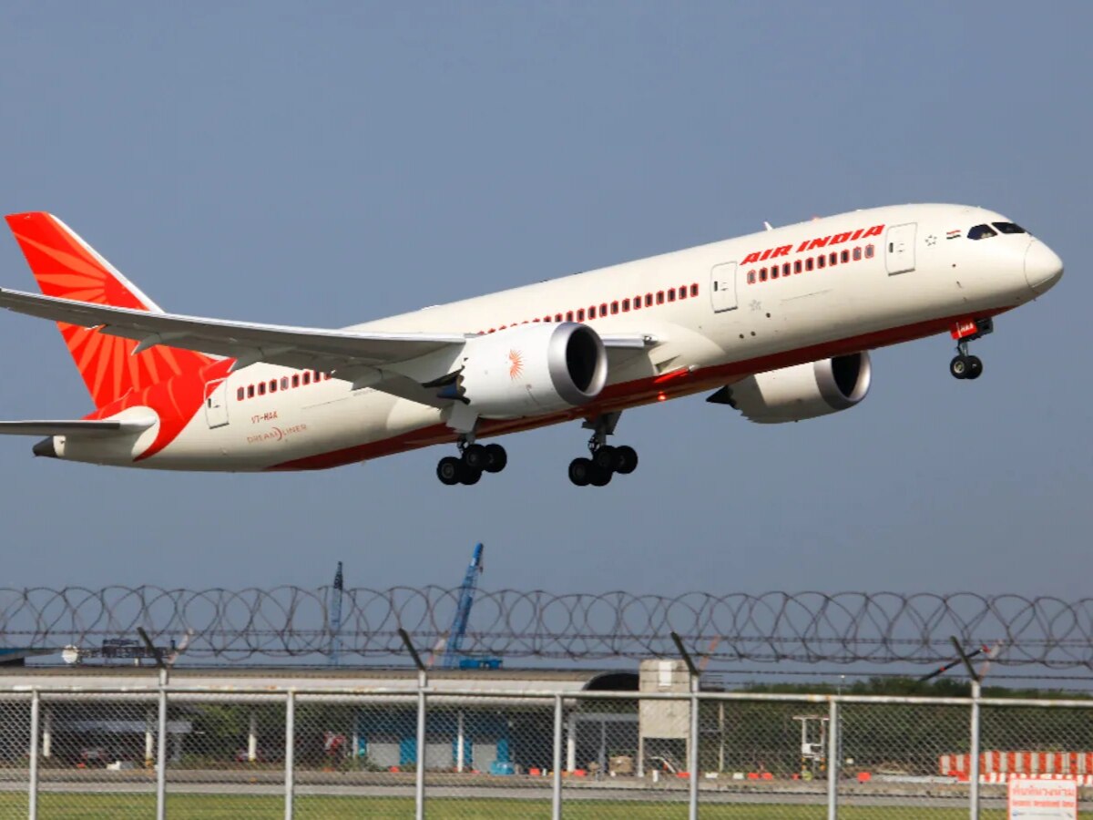 Air India Flight: हजारों फीट ऊंचाई पर एयर इंडिया के विमान में लगे झटके, कांप उठे पैसेंजर्स और फिर...