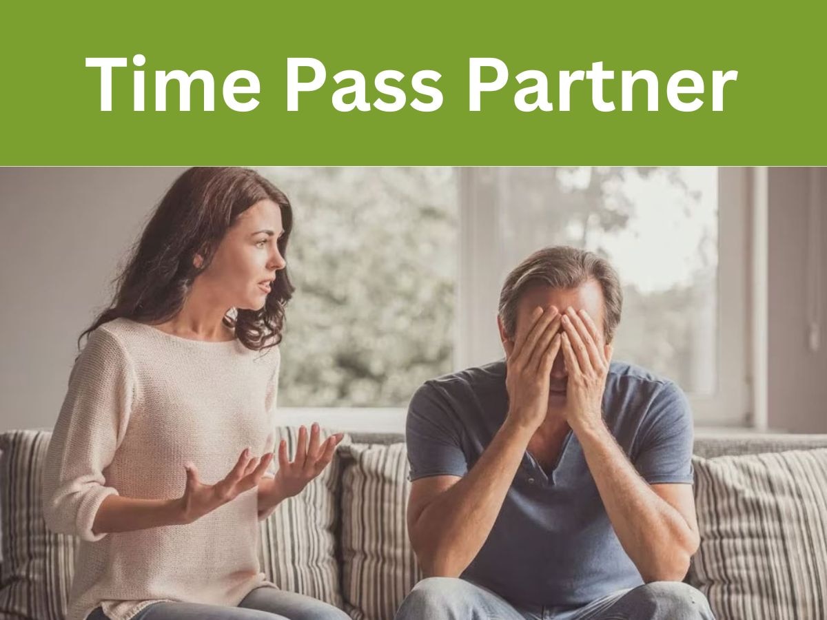 Time Pass Partner: ऐसा लग रहा है कि पार्टनर करने लगा टाइम पास, इन ट्रिक्स के जरिए तुरंत करें पता