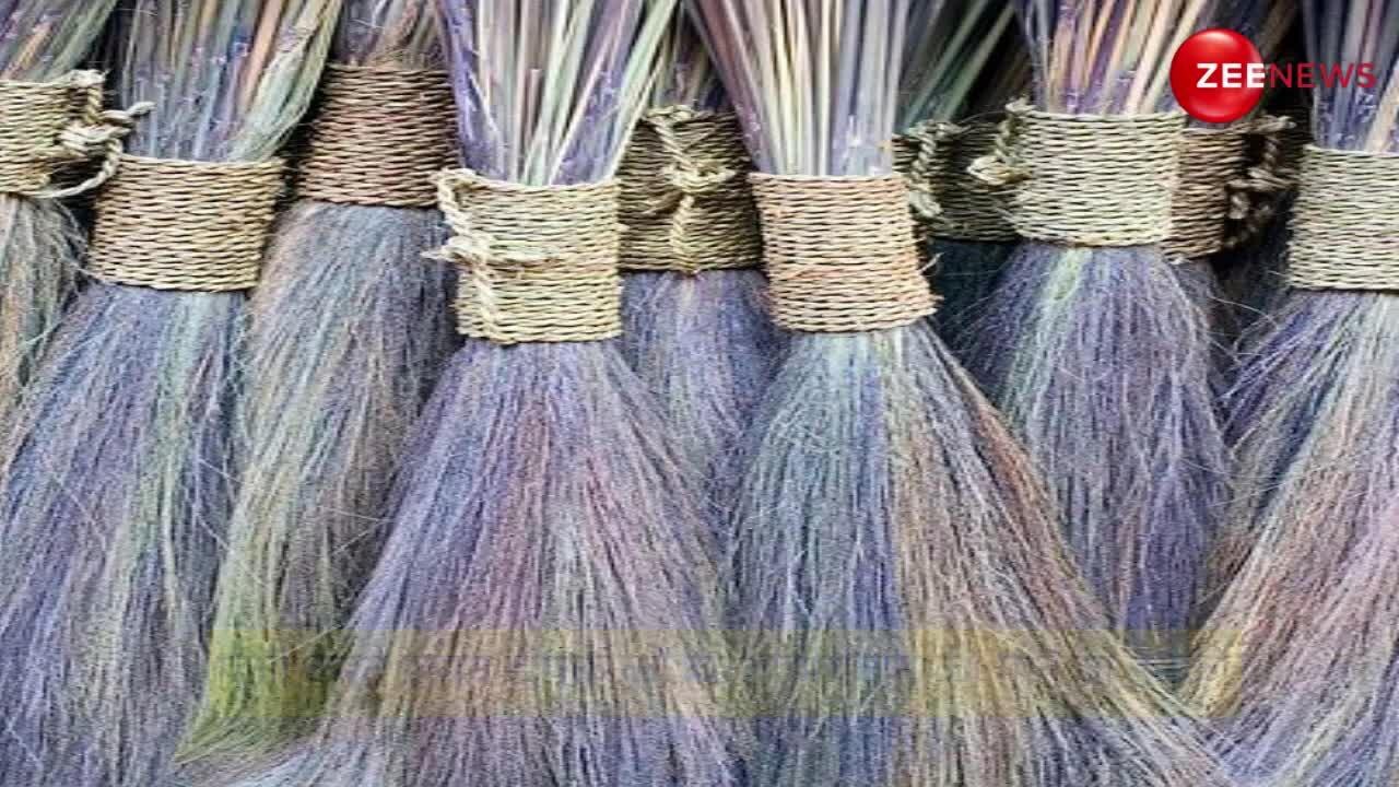 By keeping a broom in this direction of the house you will get the blessings of Maa Lakshmi