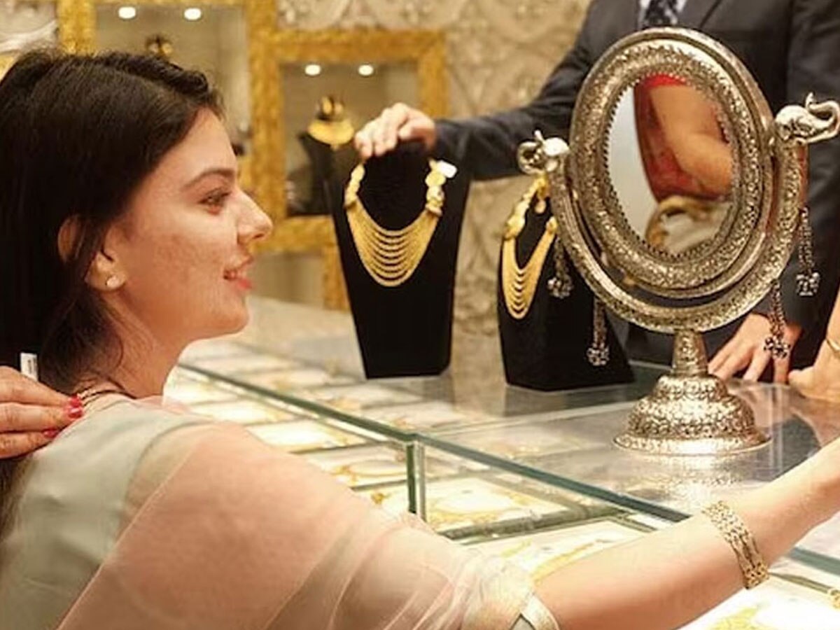 Gold Price Today: खुशखबरी! सोने में ग‍िरावट का सिलस‍िला जारी, चांदी में तेजी; 60000 से नीचे आया गोल्‍ड