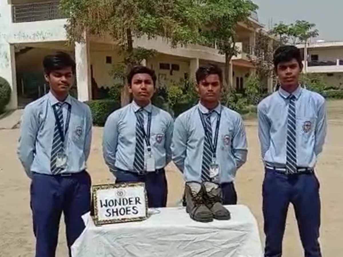 Mirzapur: नौवीं के चार छात्रों का कमाल, सैनिकों के लिए बना डाले 'वंडर शूज', गर्माहट के साथ लैंडमाइस के खतरे पर करेंगे अलर्ट