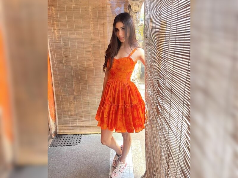 मल्टी कलर गाउन 