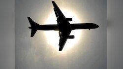 फ्लाइट में शराब पीकर यात्री ने मचाया बवाल, सीट पर किया पेशाब, कोर्ट से मिली ये सजा