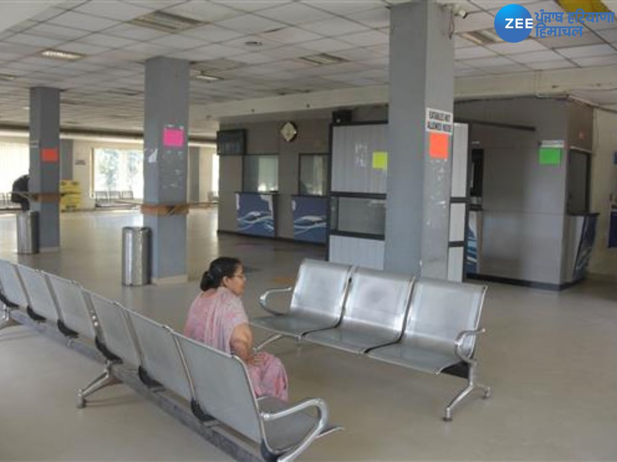 Revenue Officers Strike: ਨਾਇਬ ਤਹਿਸੀਲਦਾਰ ਦੀ ਬਹਾਲੀ ਦੇ ਹੁਕਮ ਮਗਰੋਂ ਰੈਵੇਨਿਊ ਵਿਭਾਗ ਦੇ ਅਧਿਕਾਰੀਆਂ ਨੇ ਮੁੜ ਸ਼ੁਰੂ ਕੀਤਾ ਕੰਮ Revenue Officers Strike: ਨਾਇਬ ਤਹਿਸੀਲਦਾਰ ਦੀ ਬਹਾਲੀ ਦੇ ਹੁਕਮ ਮਗਰੋਂ ਰੈਵੇਨਿਊ ਵਿਭਾਗ ਦੇ ਅਧਿਕਾਰੀਆਂ ਨੇ ਮੁੜ ਸ਼ੁਰੂ ਕੀਤਾ ਕੰਮ