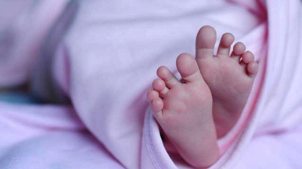 Agra: आगरा में 58 साल की सास ने दिया बेटे को जन्म, विधवा बहू ने खड़ा किया हंगामा