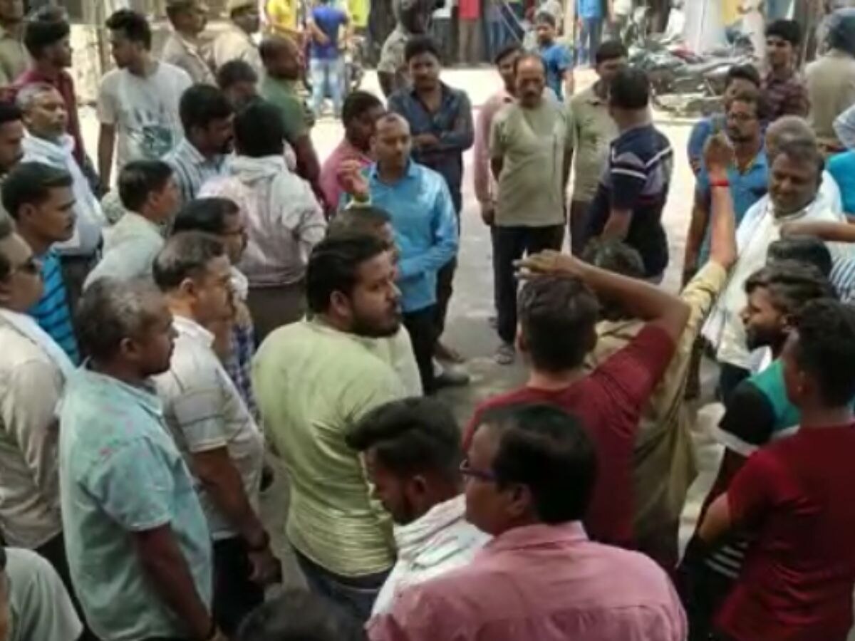 Raebareli: रायबरेली के पूर्व भाजपा विधायक के समर्थकों ने नवनिर्वाचित सभासद की दुकान पर धावा बोला, FIR दर्ज