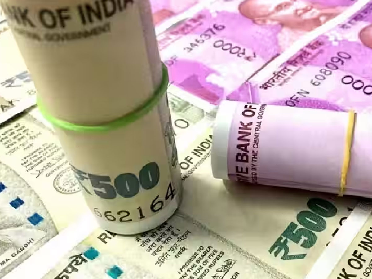 7th Pay Commission: सरकारी कर्मचारियों की लगी लॉटरी, एक ही बार में बढ़ाया 8% डीए; कब से मिलेगा फायदा?
